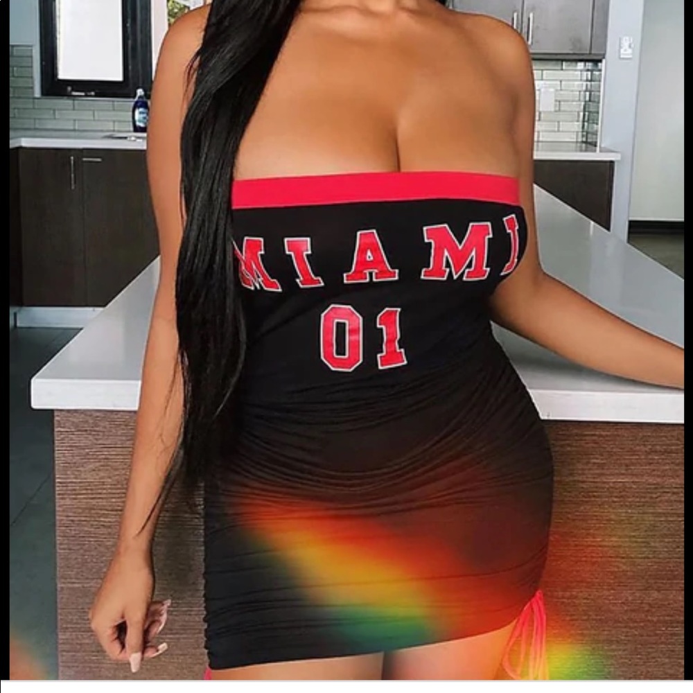 2 for $15 Fashion nova dress - Picture 3 of 6